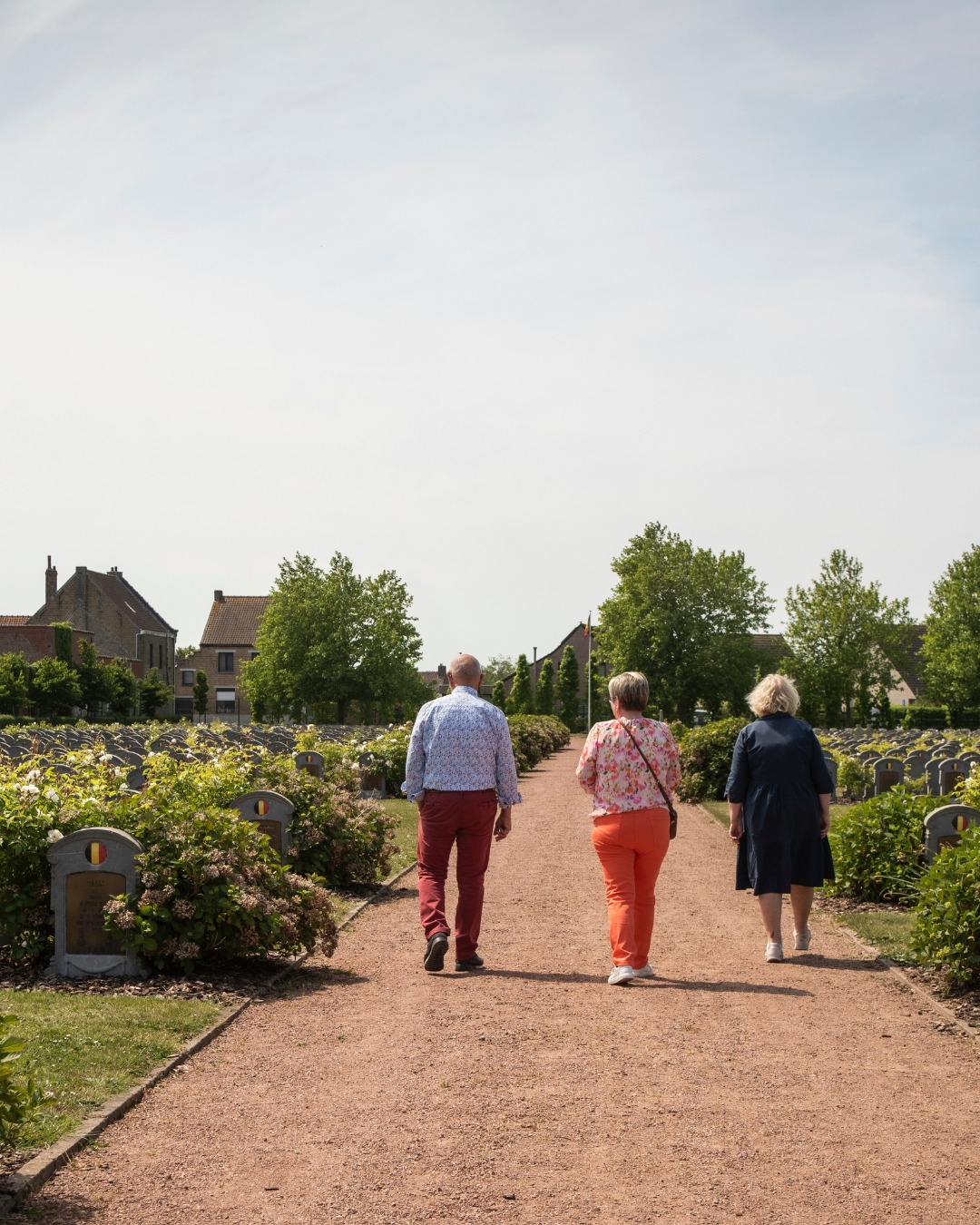 🪖 Duik in het oorlogsverleden van De Panne

Wandel langs de Belgische militaire begraafplaats en ontdek een plek vol verhalen van moed, verlies en herinnering. Hier rusten zo’n 1650 Belgische soldaten van WO I.