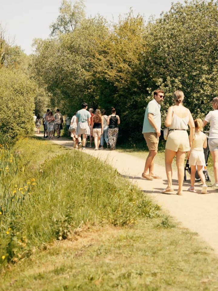 Wat een heerlijke lentedag op onze 𝗟𝗲𝗻𝘁𝗲𝗺𝗮𝗿𝗸𝘁. 🌸 De Vijvers Markey vulden zich met gezelligheid en muziek op de achtergrond en een drankje in de hand was het puur genieten. Bedankt aan iedereen die erbij was! 💛