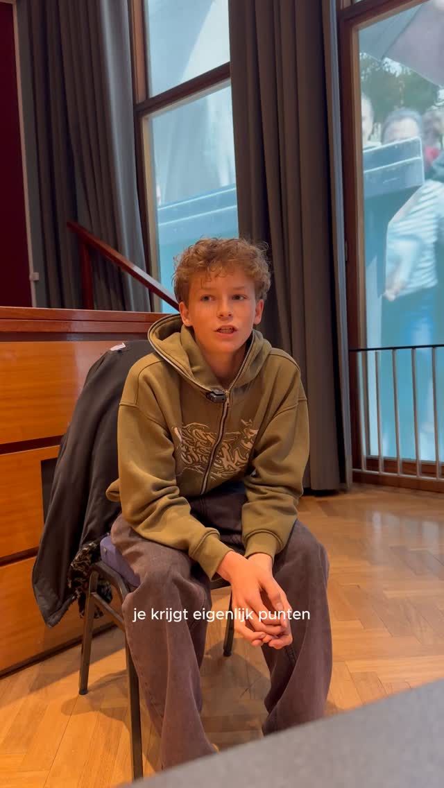Hoe zit zo’n skatewedstrijd eigenlijk in elkaar? 🛹🔥 Spot @luccaregheere en ander jong skatetalent nu zondag tijdens Junior Skate Riot in De Panne.