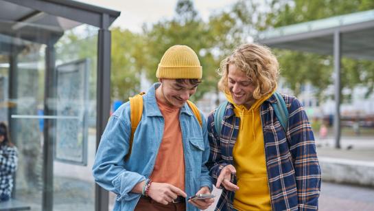 Jongeren met een buzzy-pass abonnement