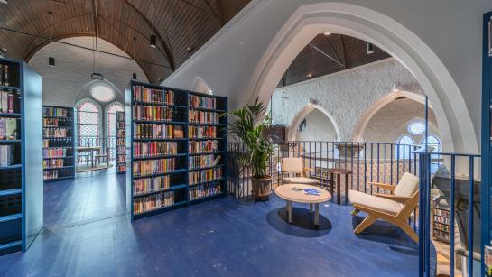 Zit- en leesruimte in de nieuwe bibliotheek