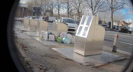 Camera gericht op afvalcontainers