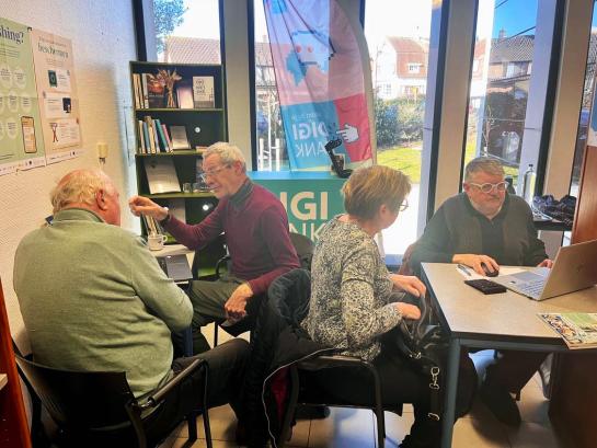 Digidokters helpen mensen met hun vragen (in de bibliotheek)