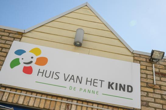 gevel Huis van het Kind De Panne