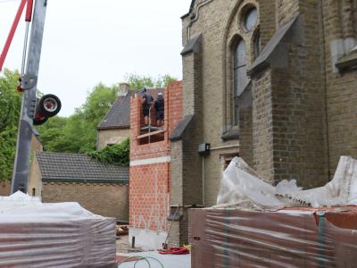 Achteraanzicht van de aanbouw